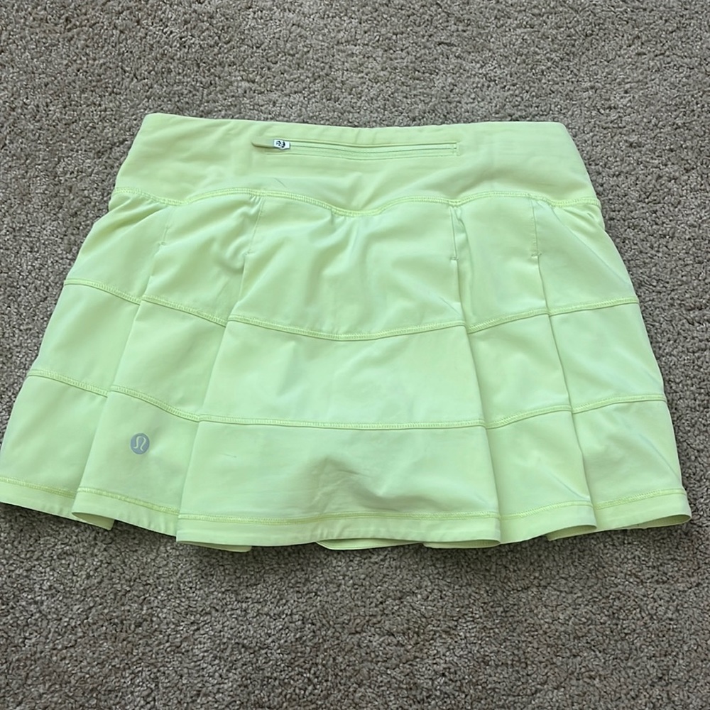 Green Lululemon Pace Rival skirt size 2